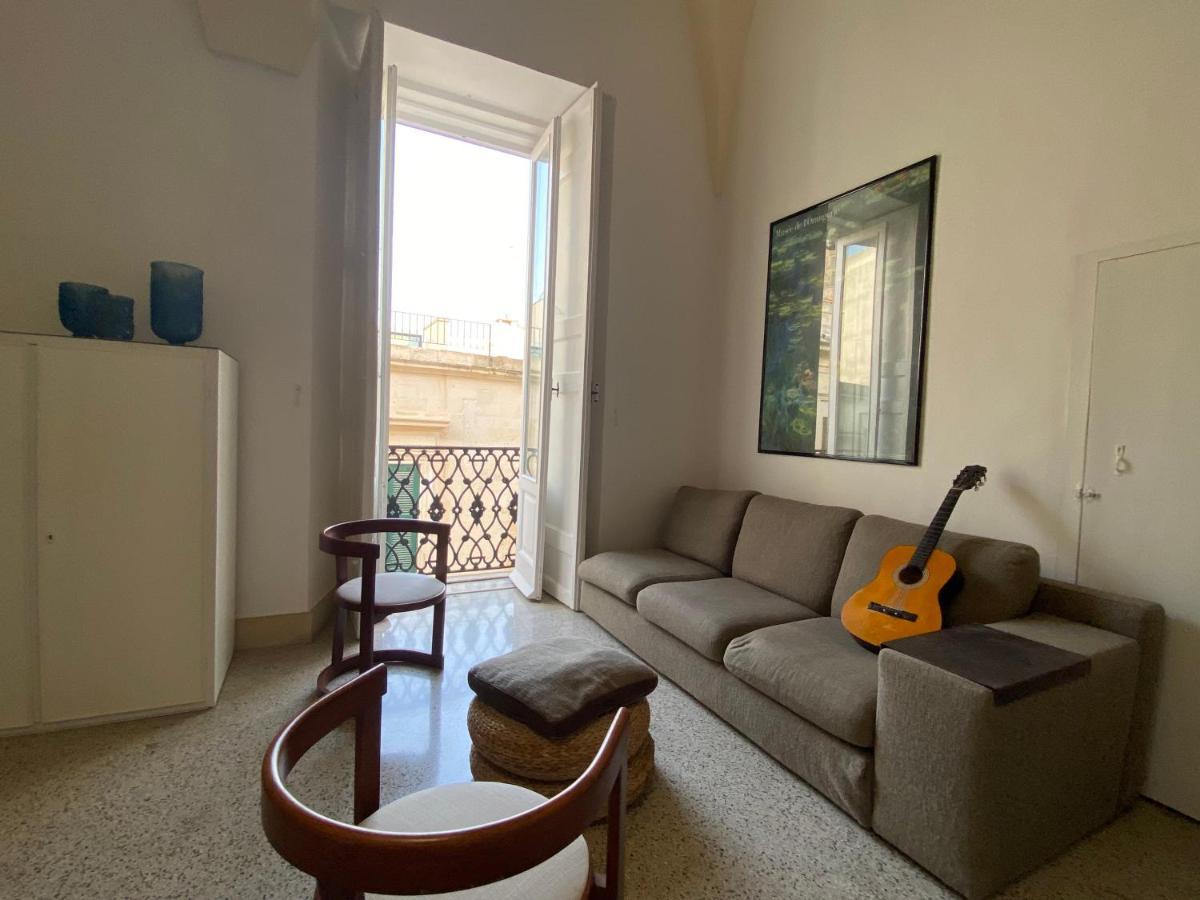 Palazzo Rossi Apartment เลชเช ภายนอก รูปภาพ