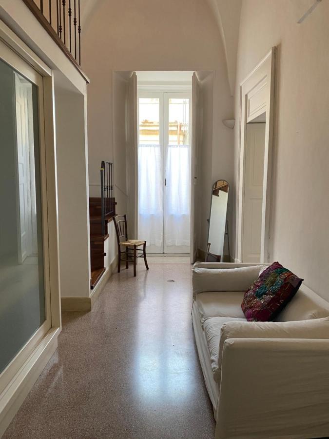 Palazzo Rossi Apartment เลชเช ภายนอก รูปภาพ