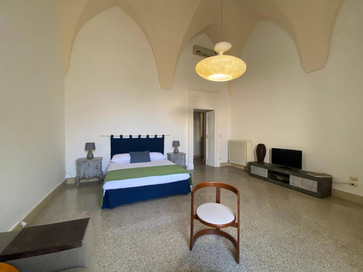 Palazzo Rossi Apartment เลชเช ภายนอก รูปภาพ