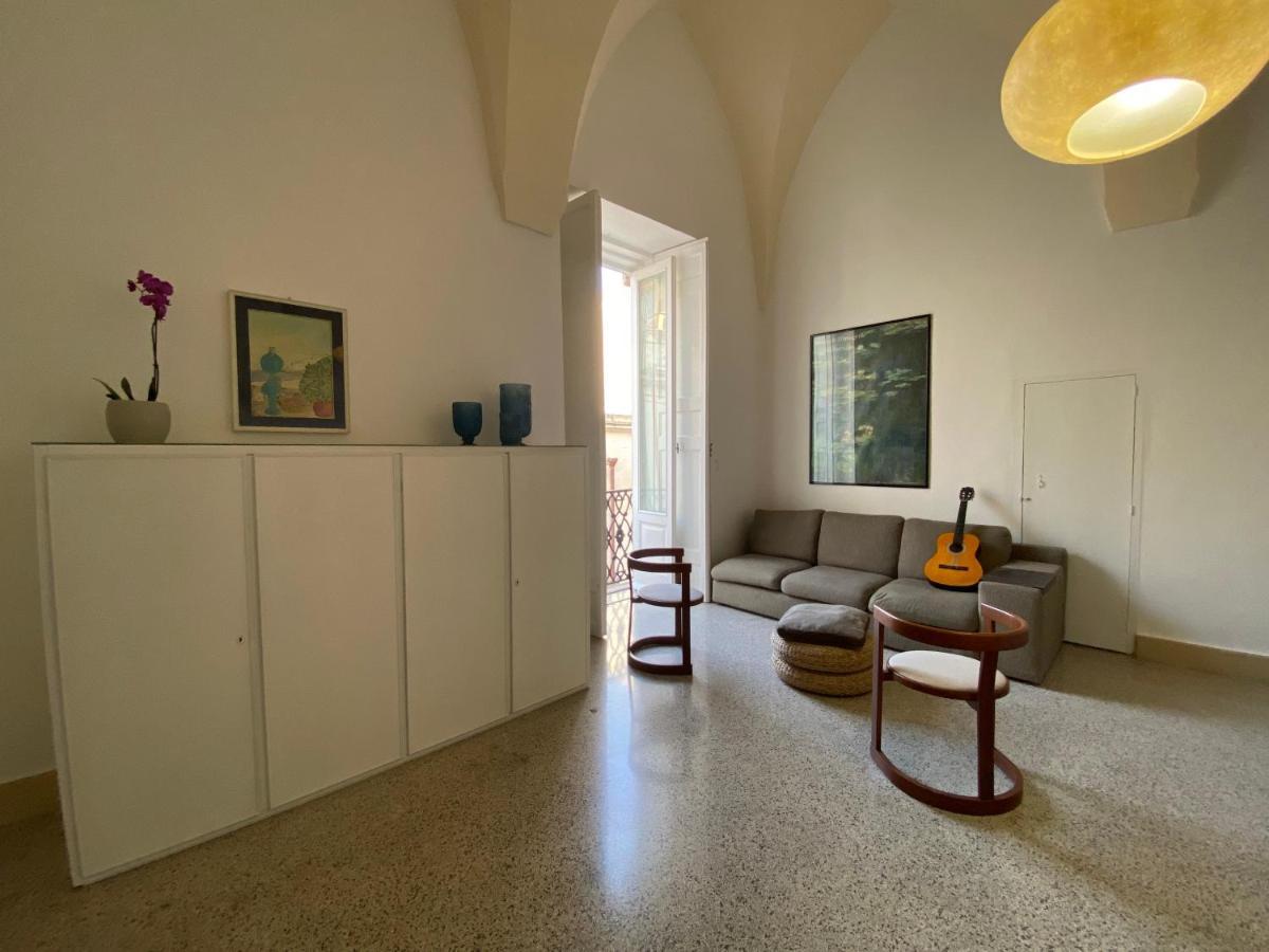 Palazzo Rossi Apartment เลชเช ภายนอก รูปภาพ